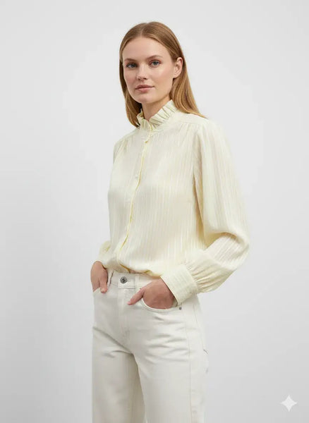 Striped Blouse with Ruffled Collar @69017_ChRColVolante: Jeans