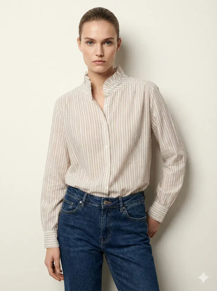 Striped Blouse with Ruffled Collar @69017_ChRColVolante: Jeans