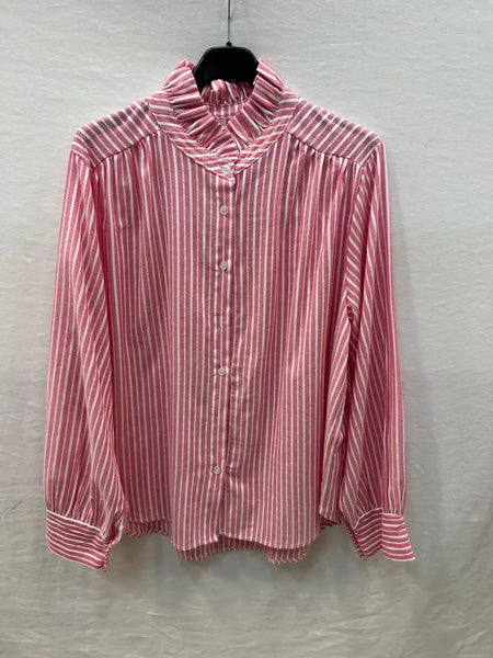 Striped Blouse with Ruffled Collar @69017_ChRColVolante: Jeans